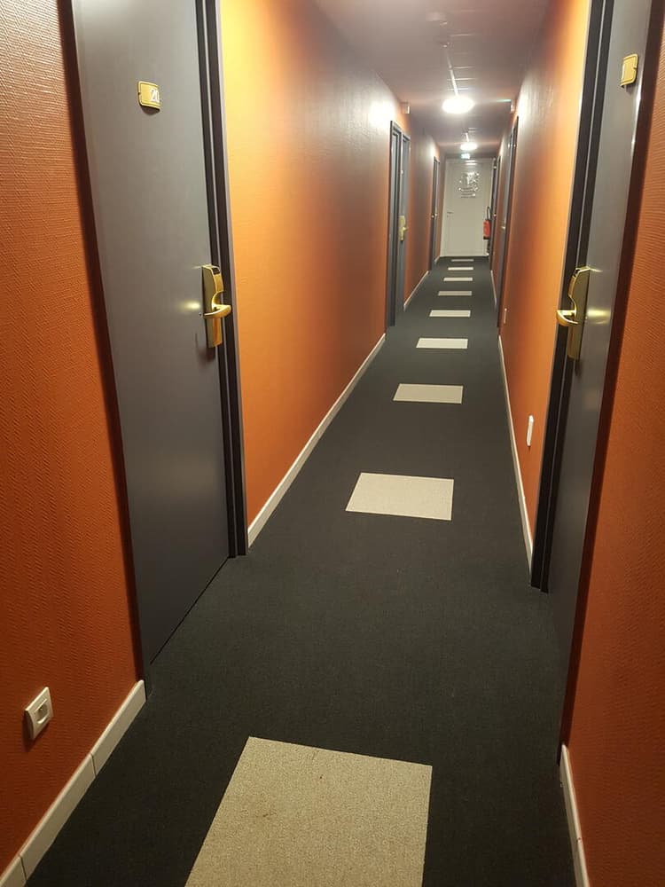 chambre pour 4 avec 1 très grand lit + 2 lits séparés