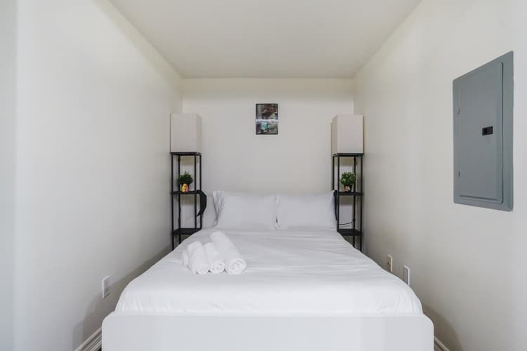 Family 3BR 2Bath Bay St Downtown