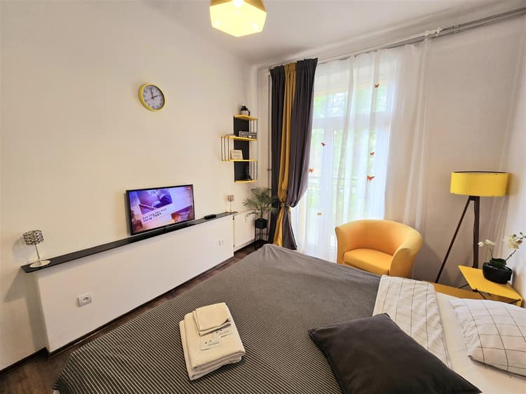 S2 Sunshine apartment with Balcony