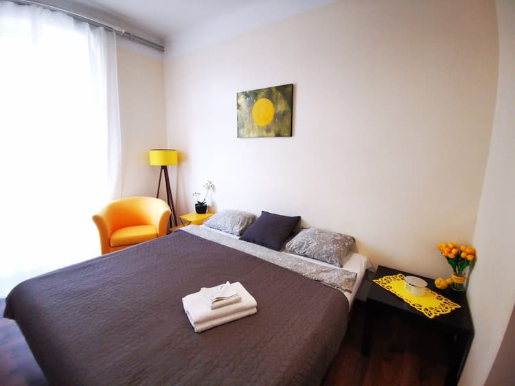 S2 Sunshine apartment with Balcony