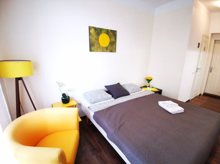 S2 Sunshine apartment with Balcony