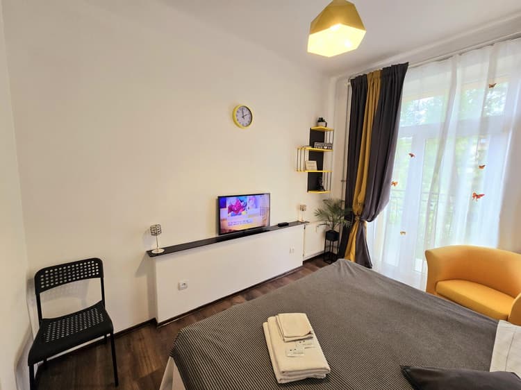 S2 Sunshine apartment with Balcony