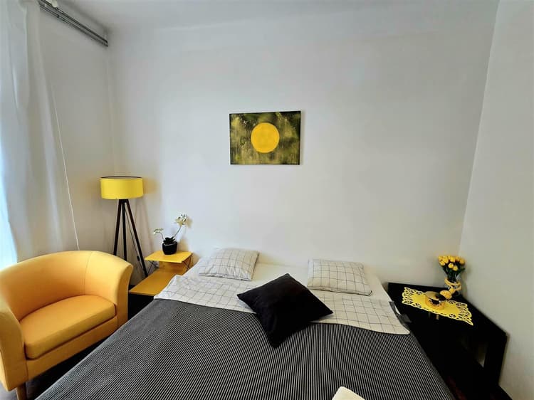 S2 Sunshine apartment with Balcony