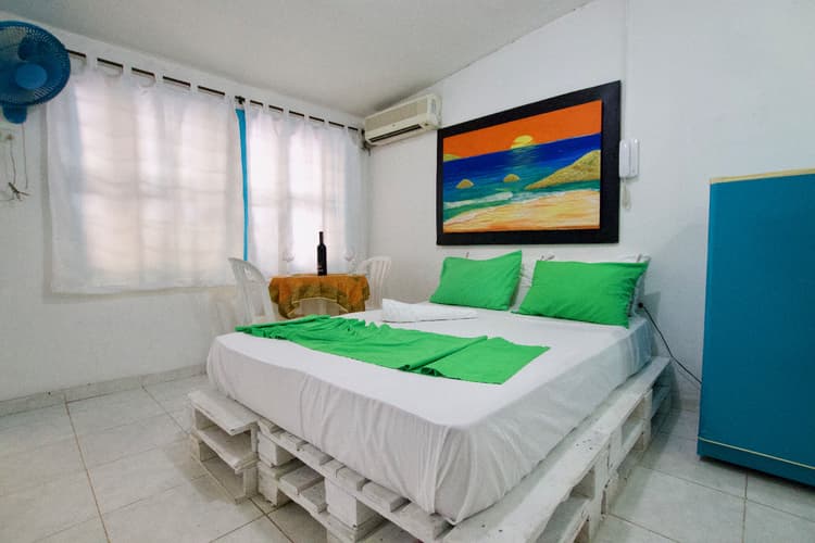 Doble bed and extra Single bed Room with kitchenette - Habitacion Cama Doble y Cama Supletoria con Mini Cocina