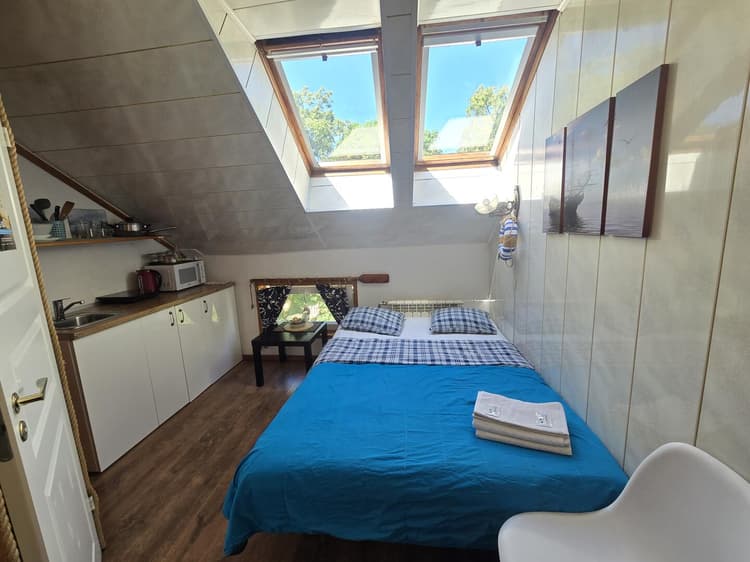 M6B Meridian studio with Sauna