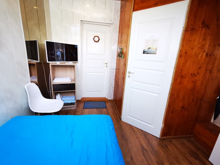 M6B Meridian studio with Sauna