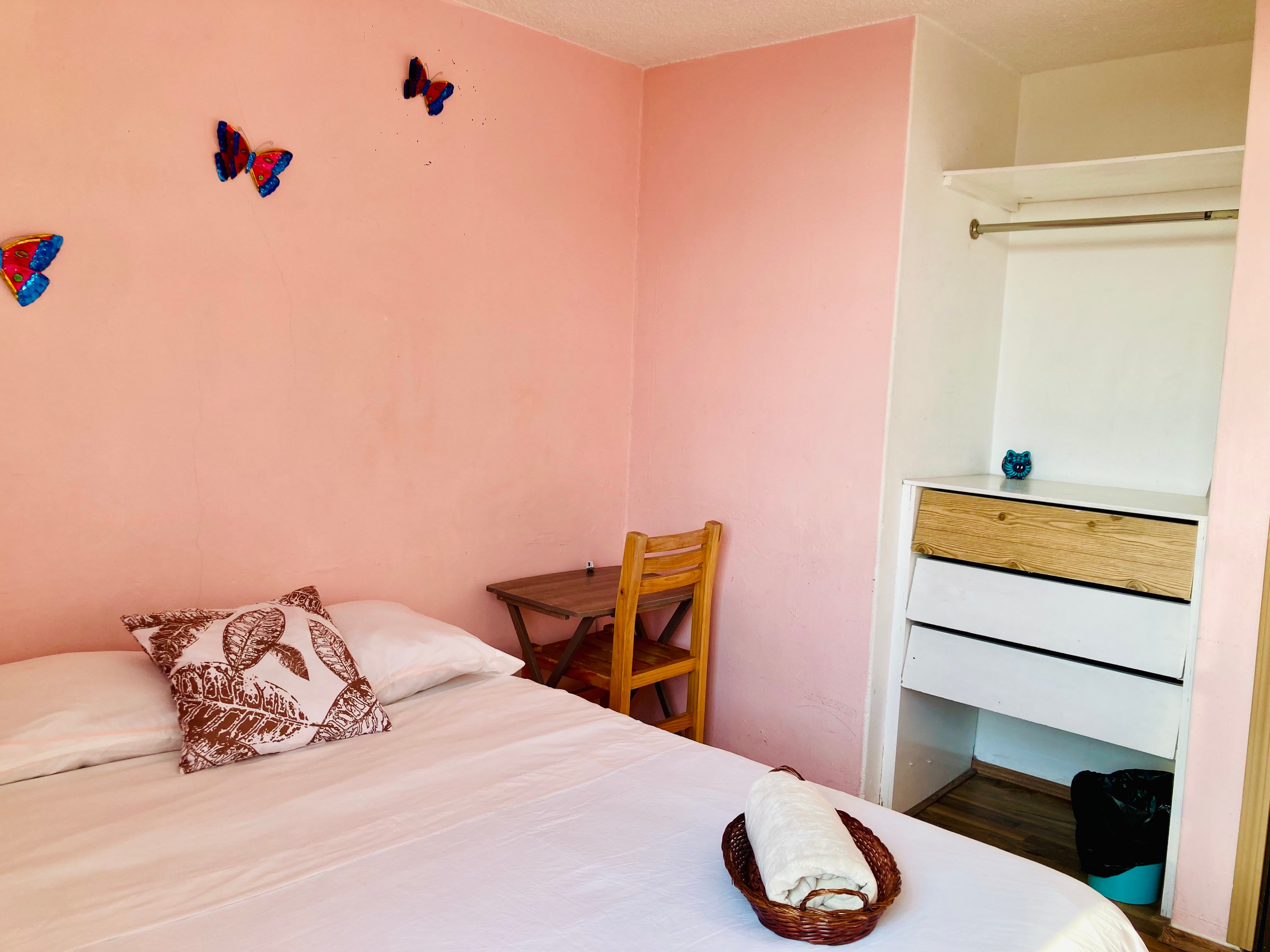 R3 Habitación Privada con Cama Matrimonial y Baño Compartido