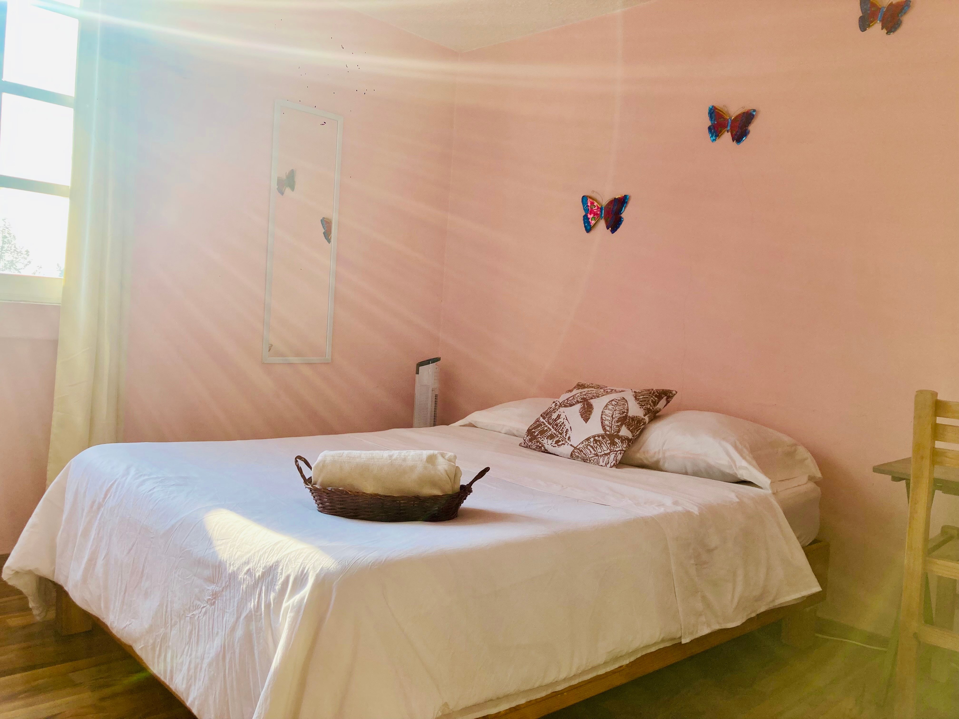 R3 Habitación Privada con Cama Matrimonial y Baño Compartido