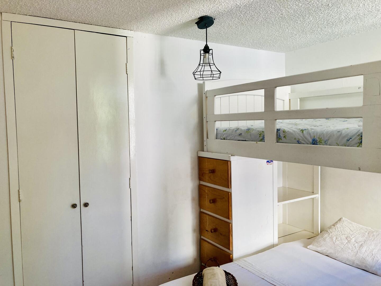 R4 Habitación Privada Litera con baño compartido