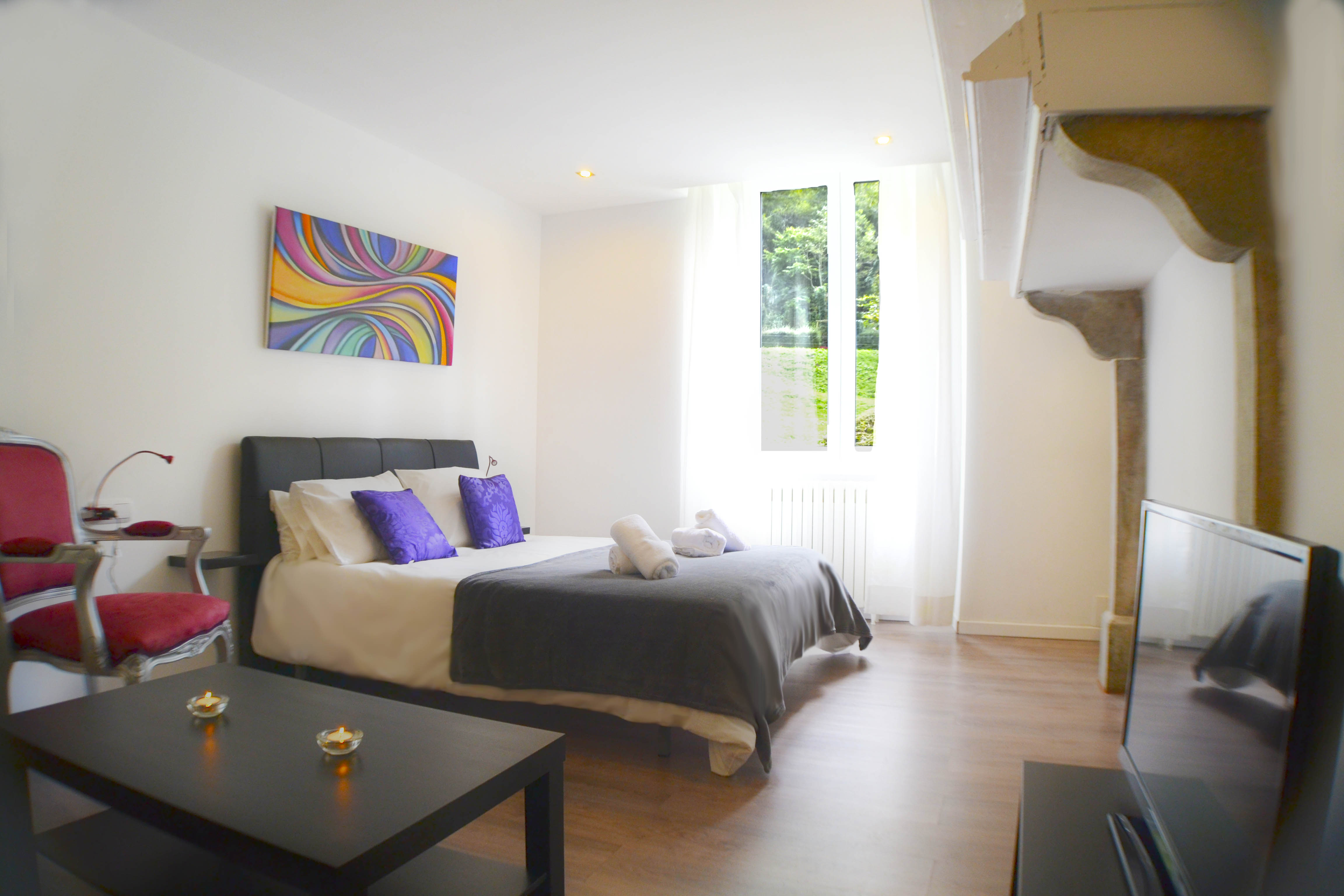 (4) MAISON LA DOUANE 