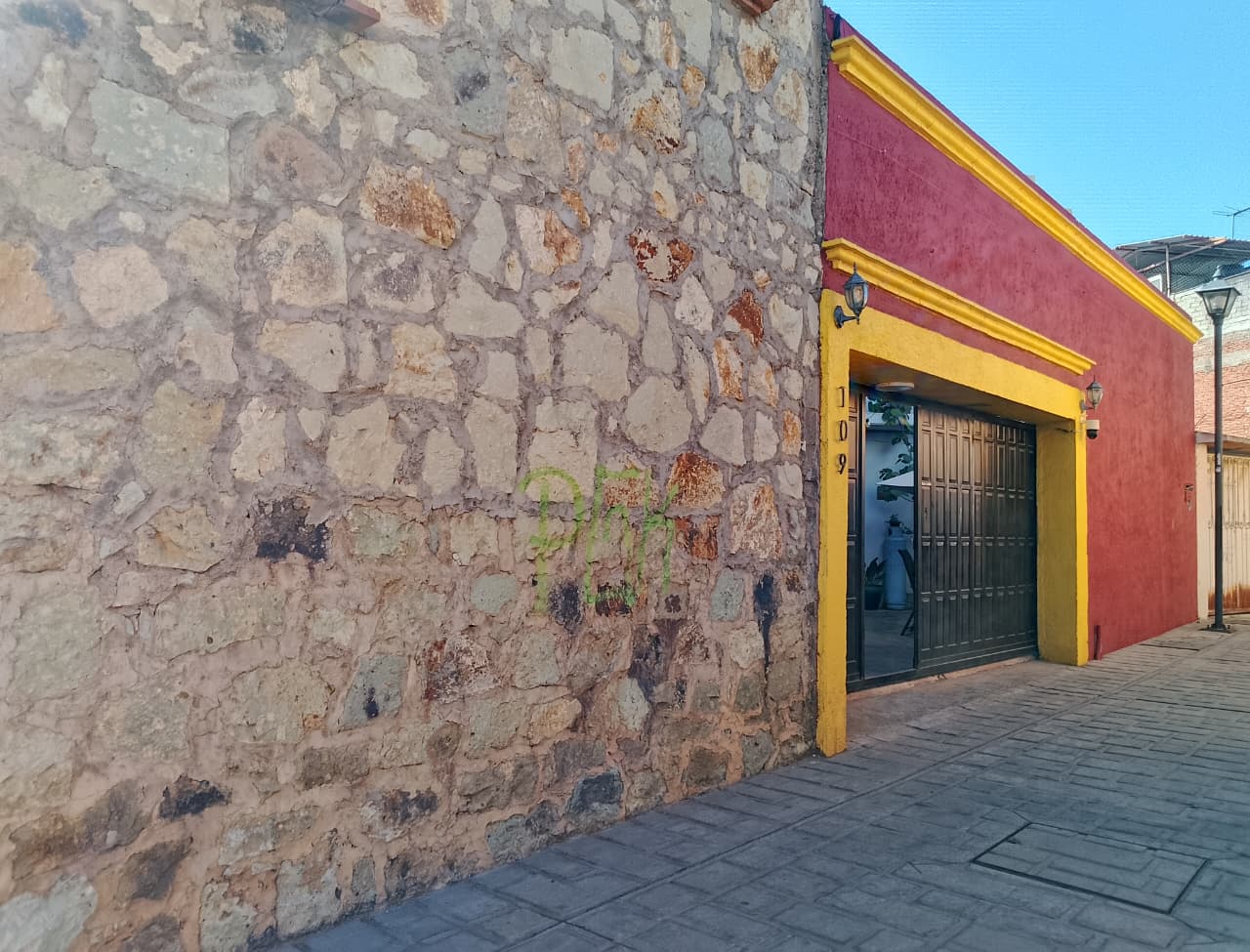 R6 · Hermosa hab con balcón / Doble Ventanal