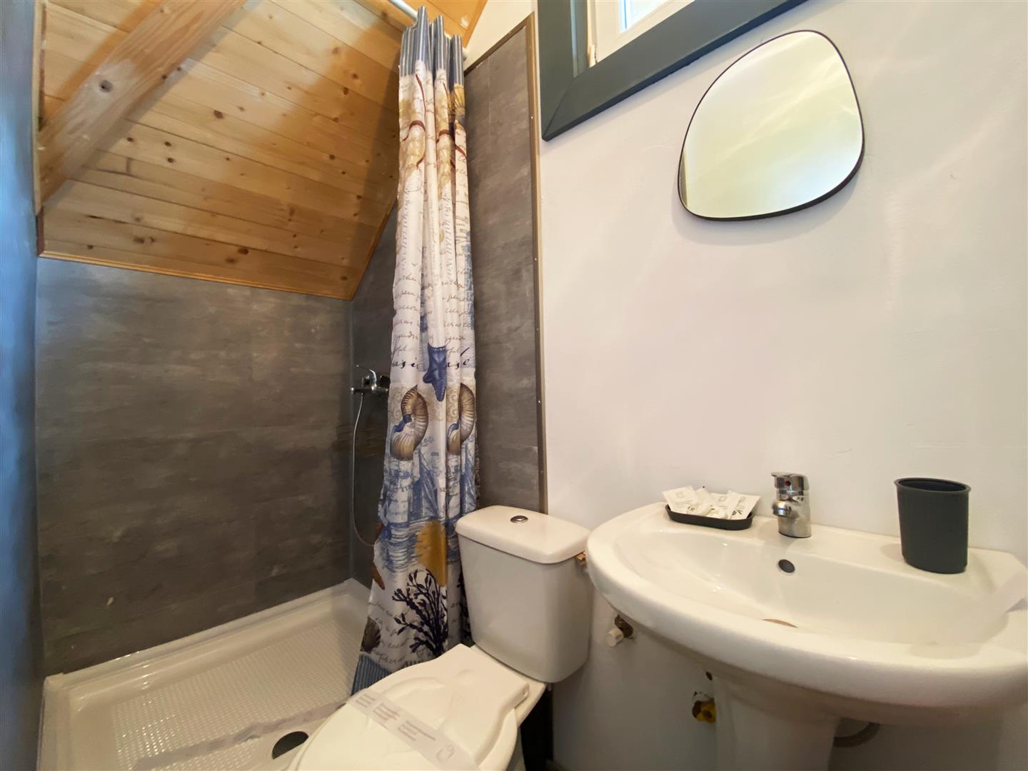 Bungalow (1) Cameră dublă cu pat matrimonial - Adults Only