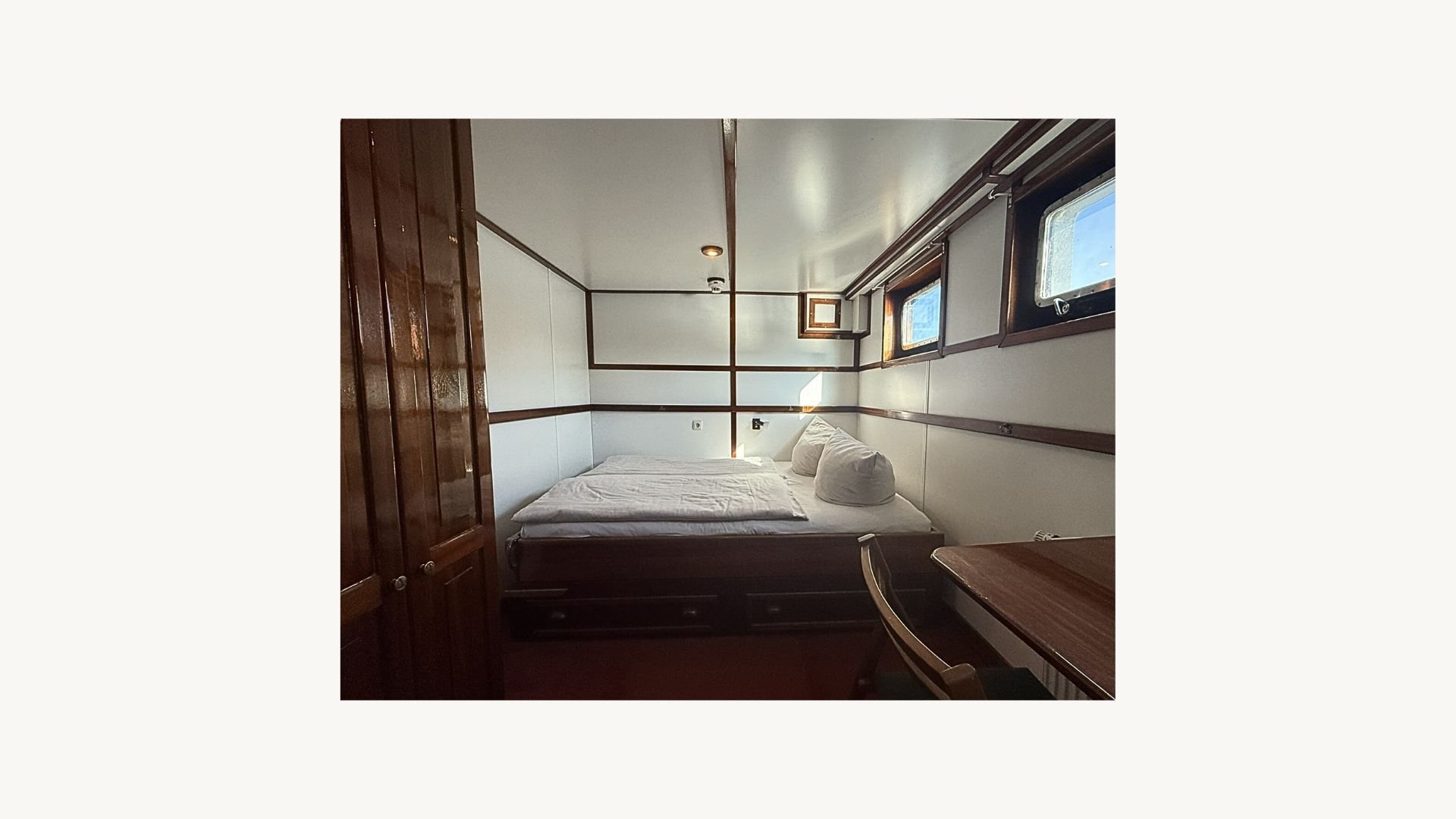 Zimmer auf dem Schiff Marylou am Hotel "Das Schmöckwitz" 