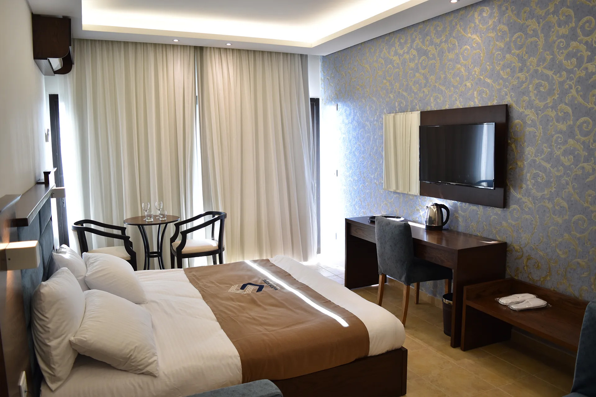 Executive Room 01