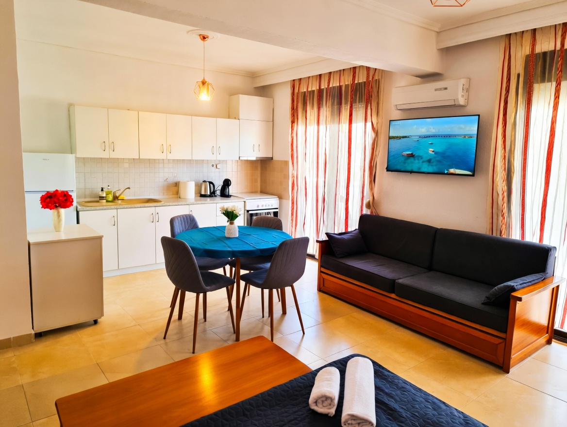 Studio 100 m from the Beach
