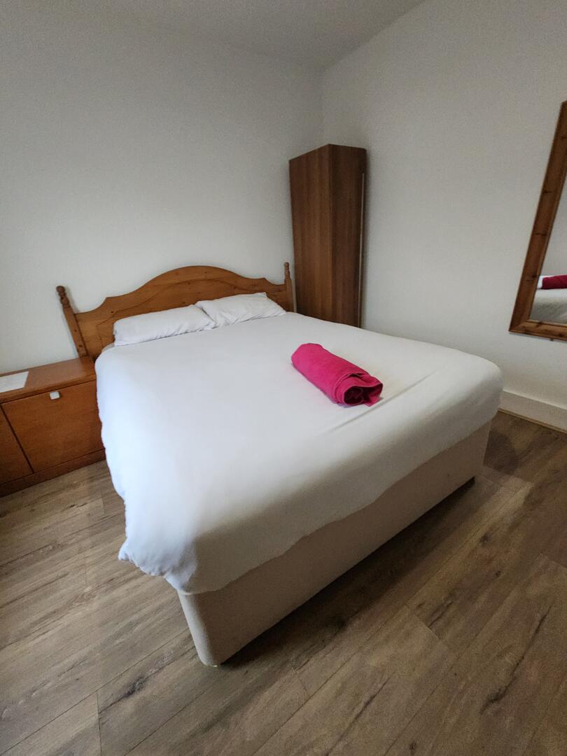 The Oaks - Room 2 
