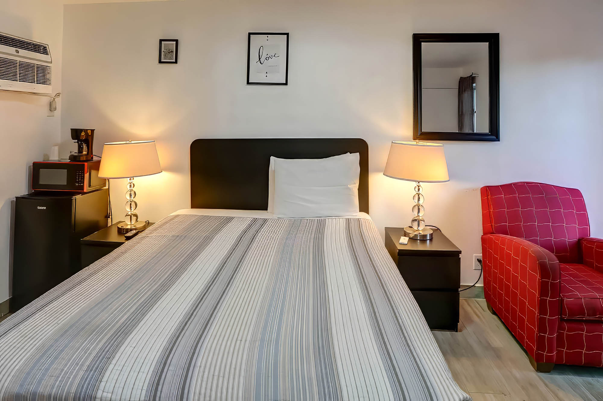400 - Hotel Room