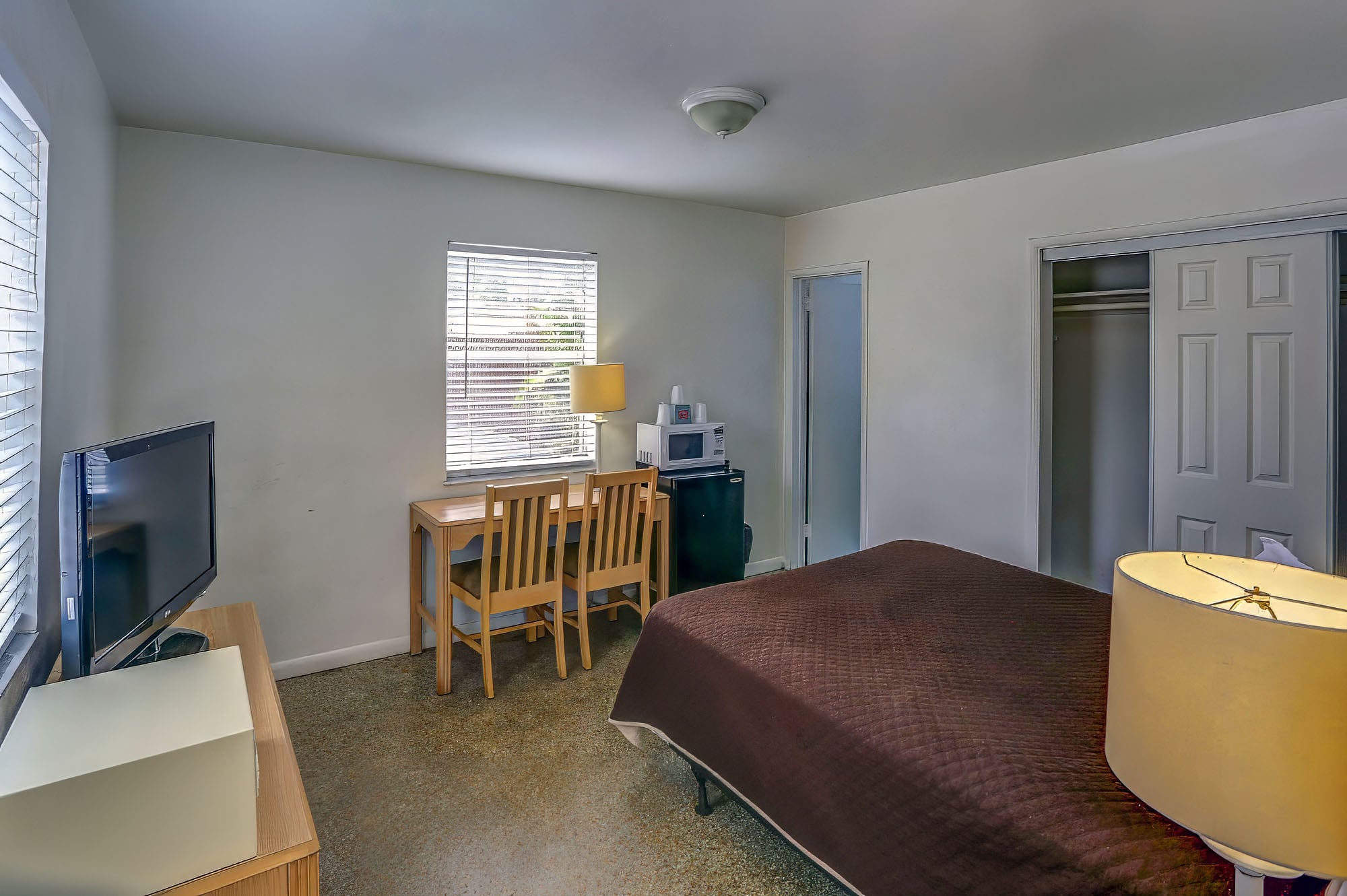 600 - Hotel Room