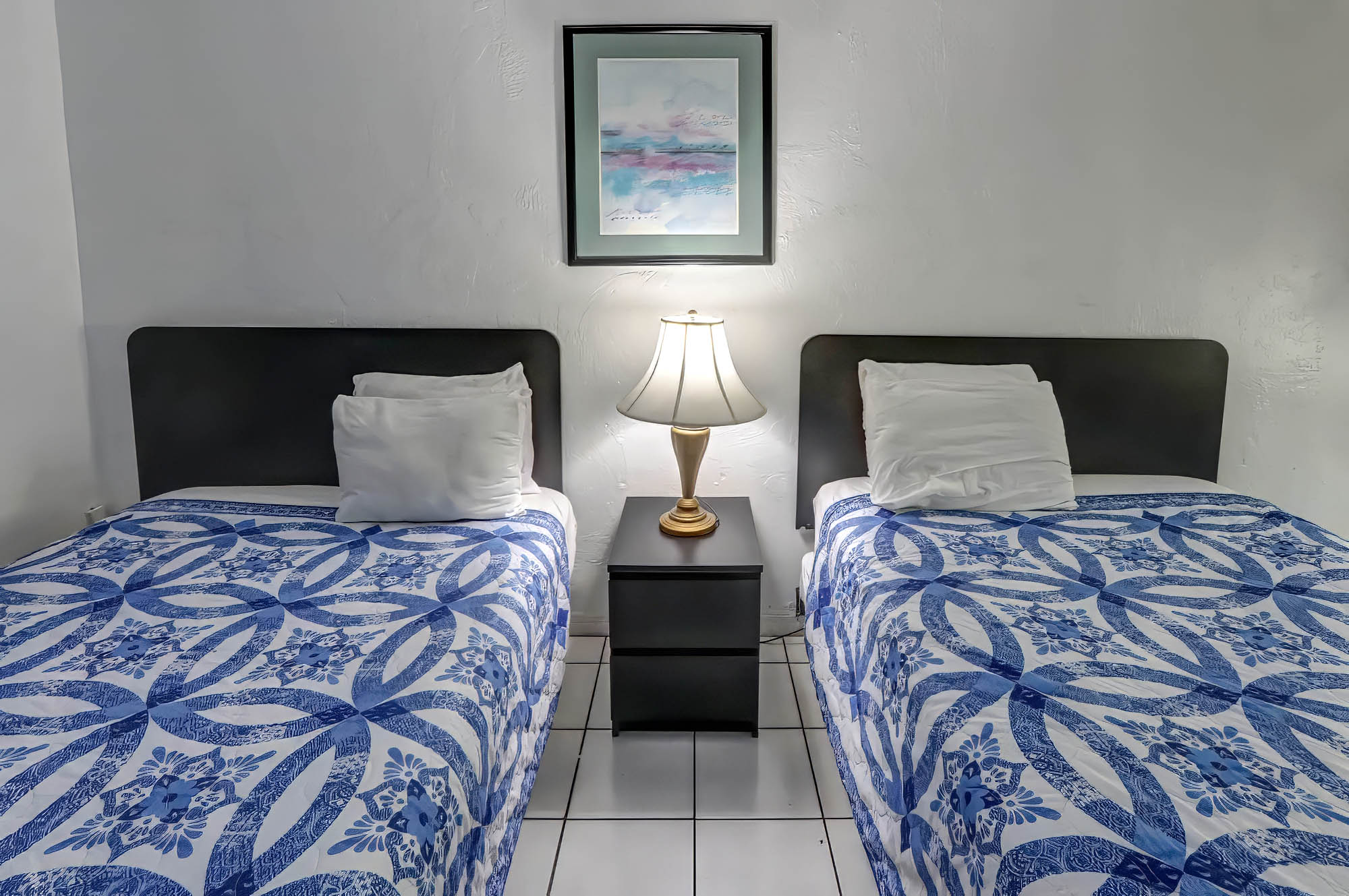 100 - Hotel Room