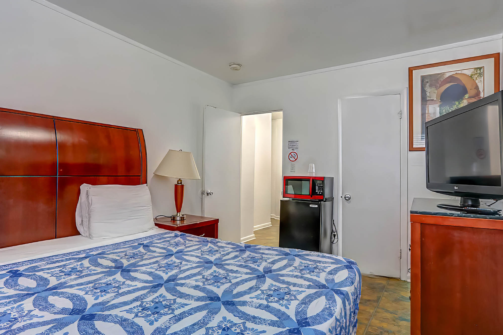 500 - Hotel Room Small
