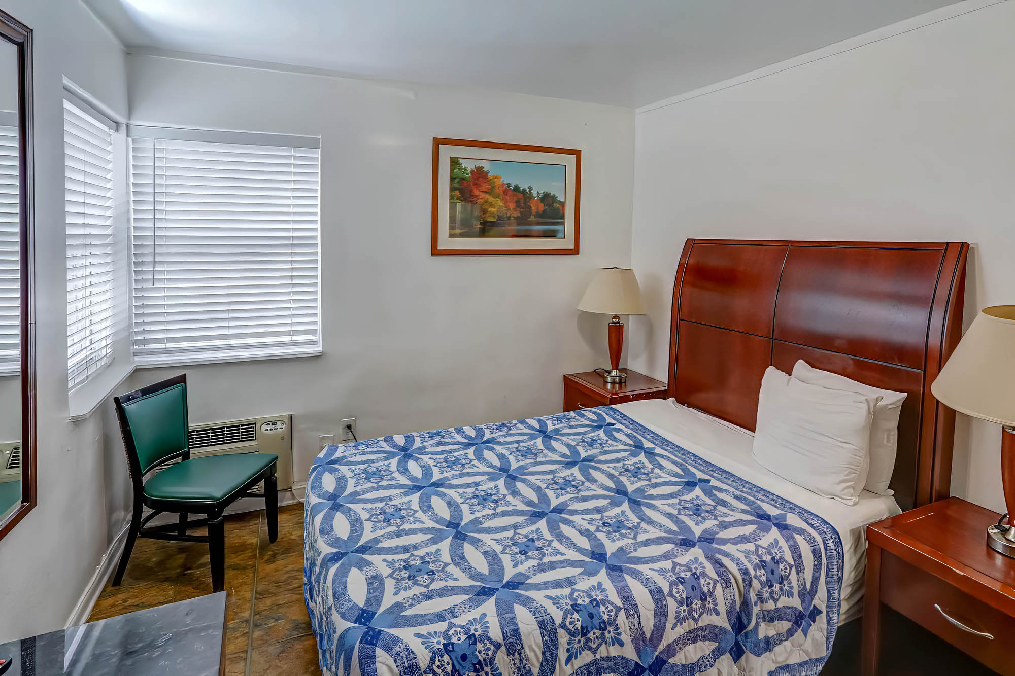 500 - Hotel Room Small