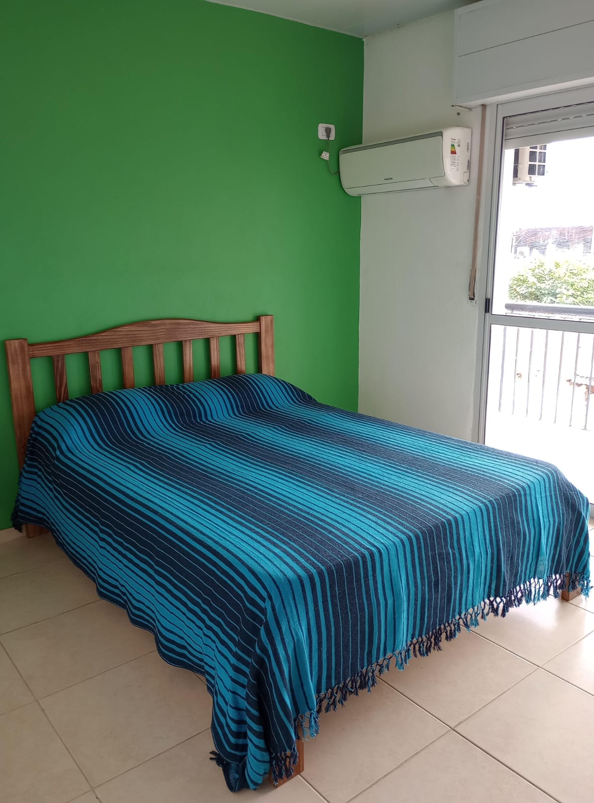 Apartamento por día completo con estacionamiento gratis, cocina y wifi