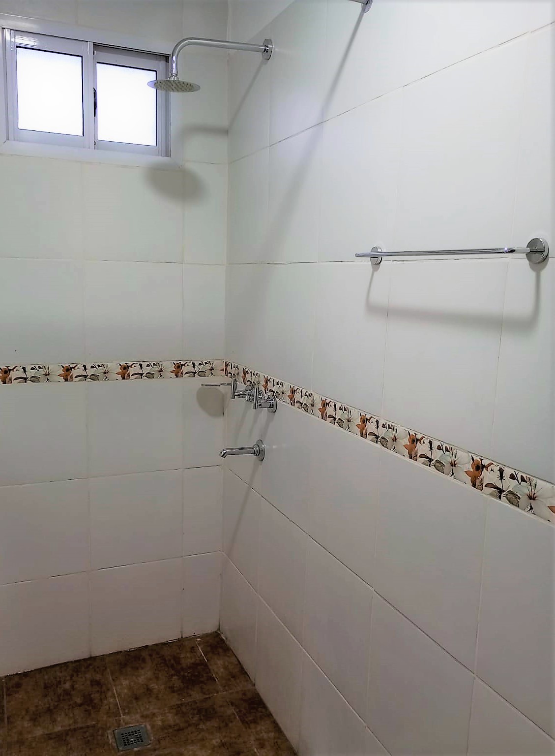 Apartamento por día completo con estacionamiento gratis, cocina y wifi