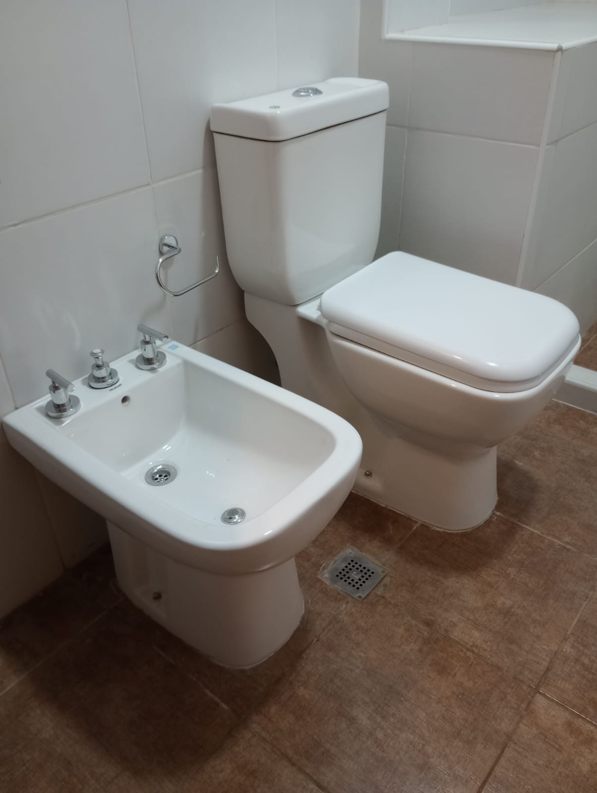 Apartamento por día completo con estacionamiento gratis, cocina y wifi