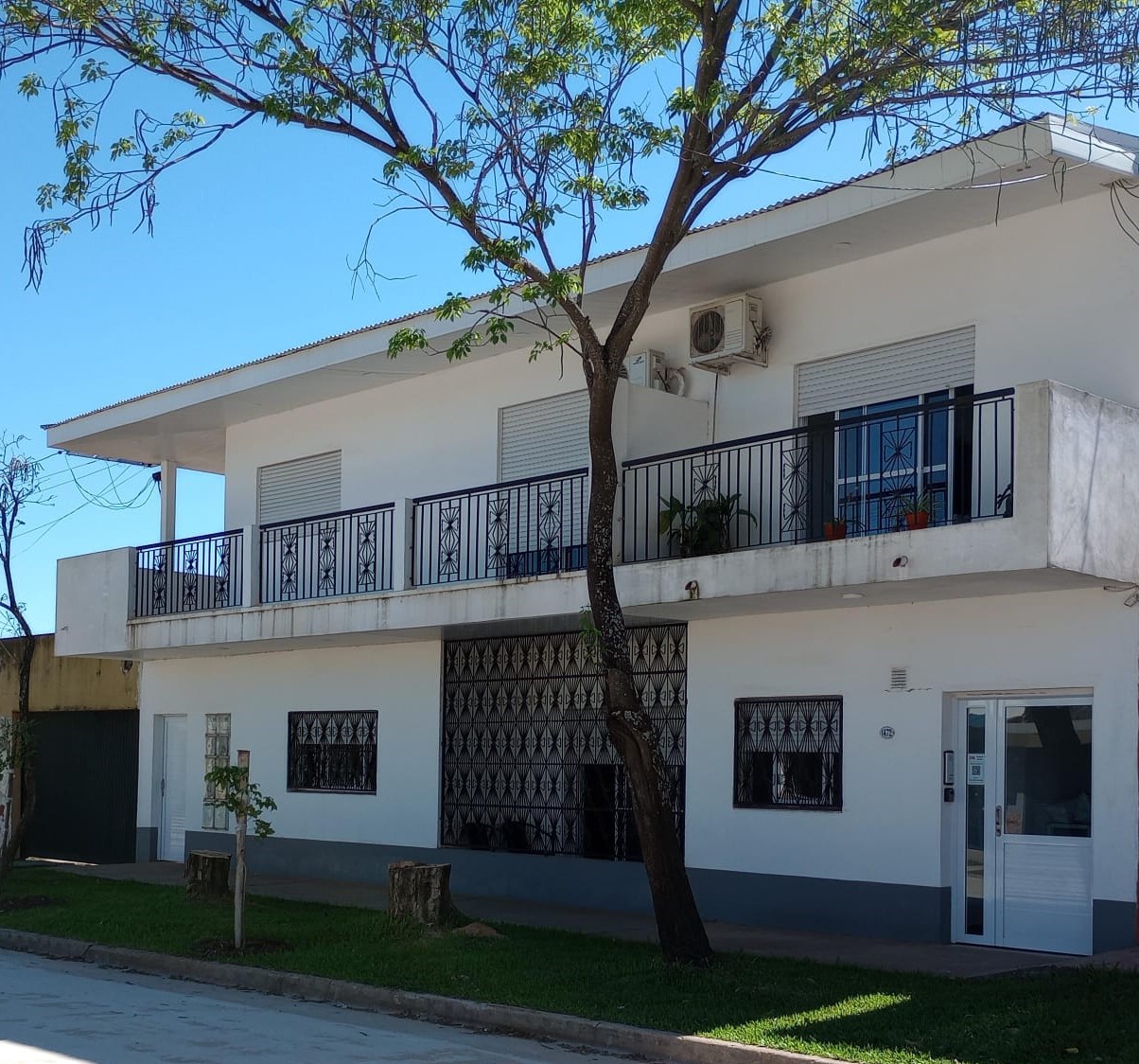 Apartamento por día completo con estacionamiento gratis, cocina y wifi