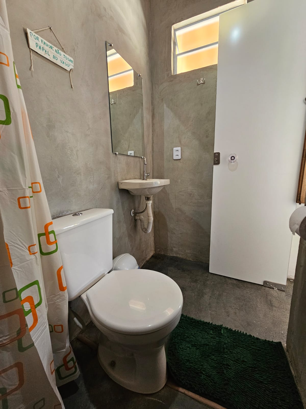 Quarto Triplo com Banheiro Privativo