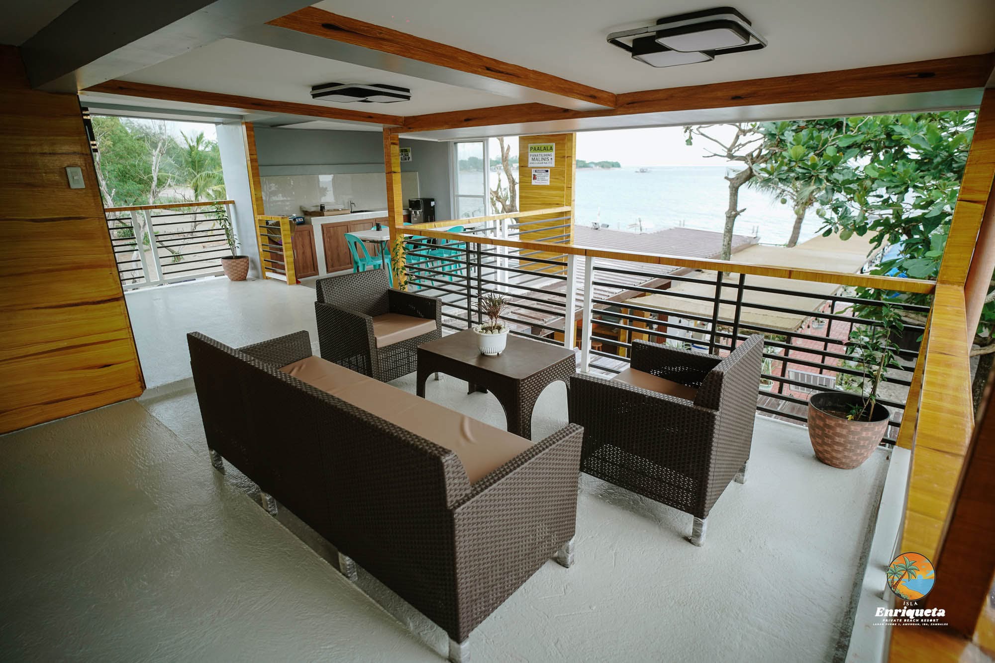 Exclusive Resort - Full