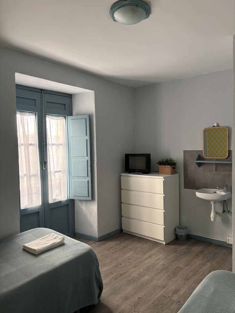 1- Doble con baño compartido 