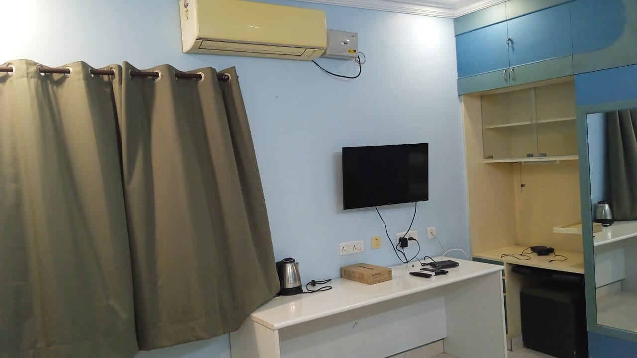  Bath-Tub Luxury Room