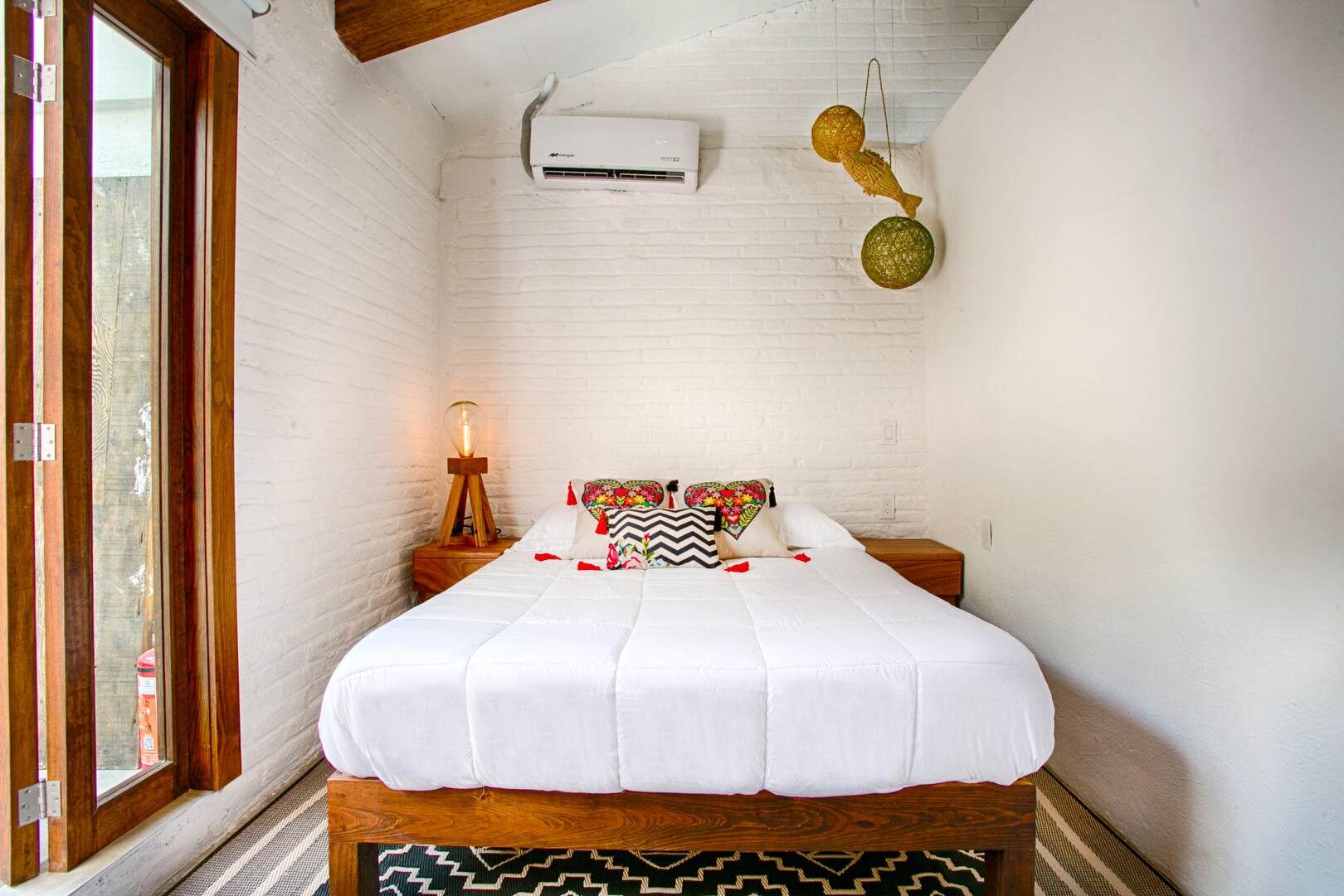 Tuxa (blanco) Elite Room