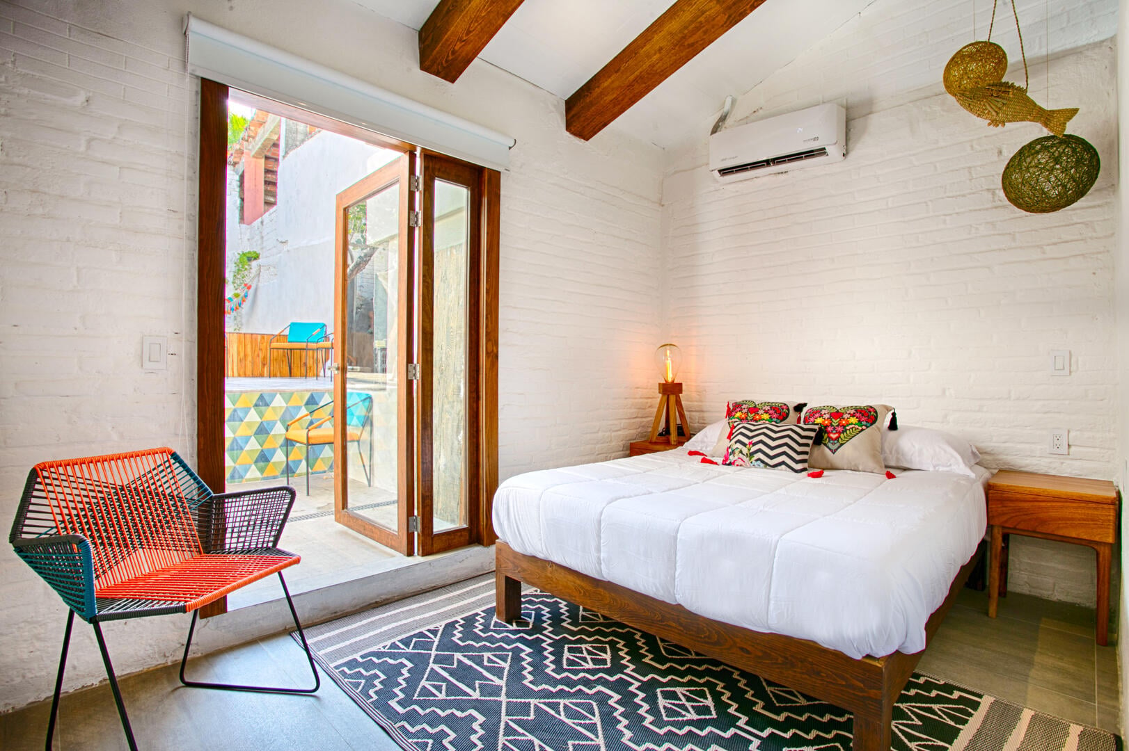 Tuxa (blanco) Elite Room