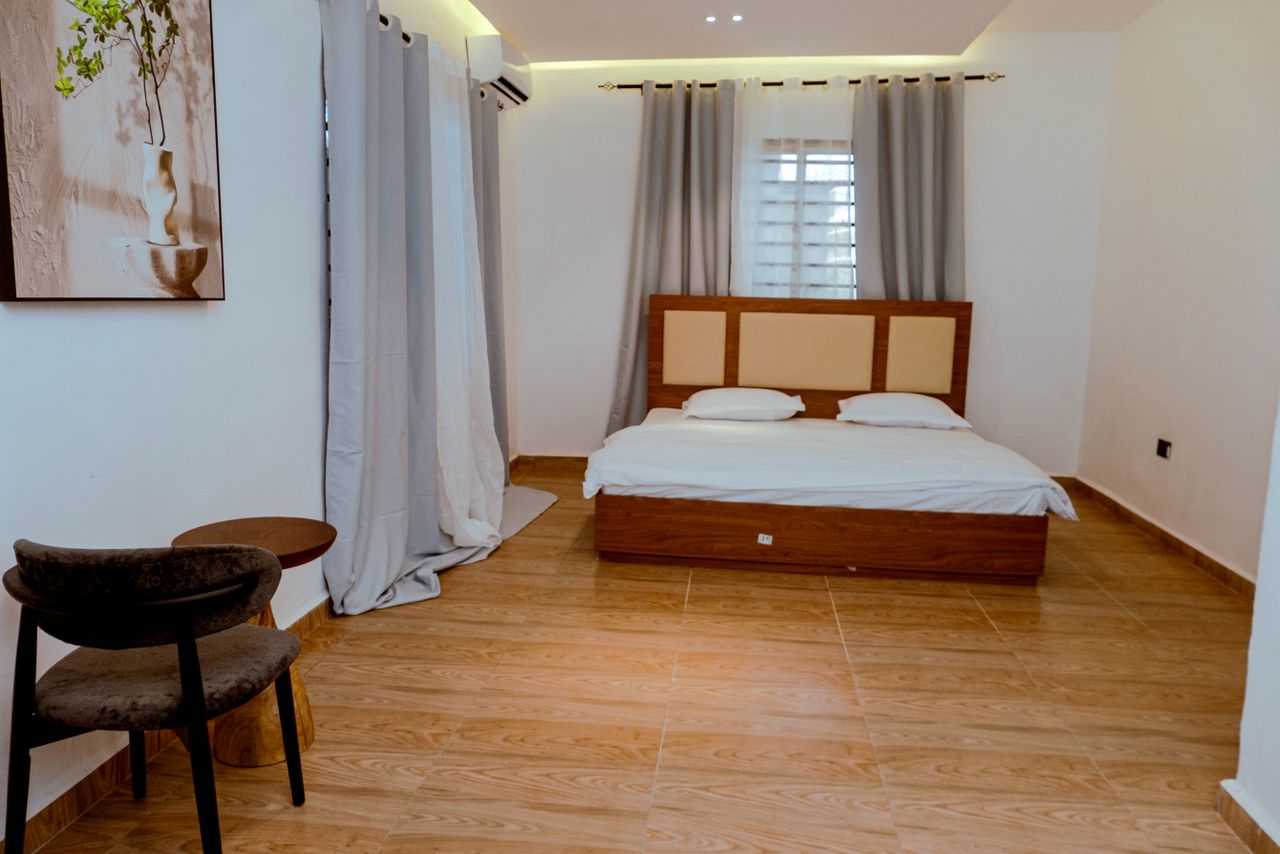 FAMILY SUITE (MASTER BEDROOM, LIVING ROOM, KITCHENETTE