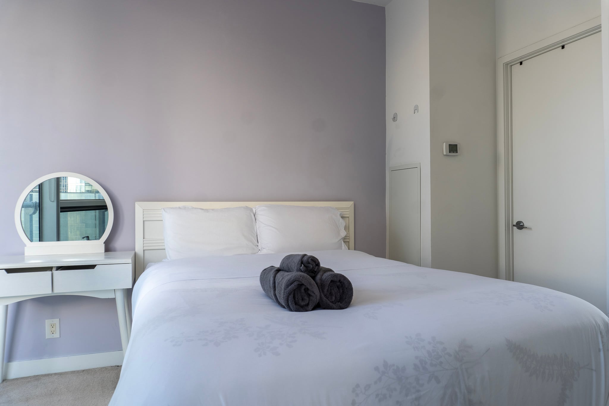 1805-2Bdr+ Den, 4-Bed, CN Tower View with parking