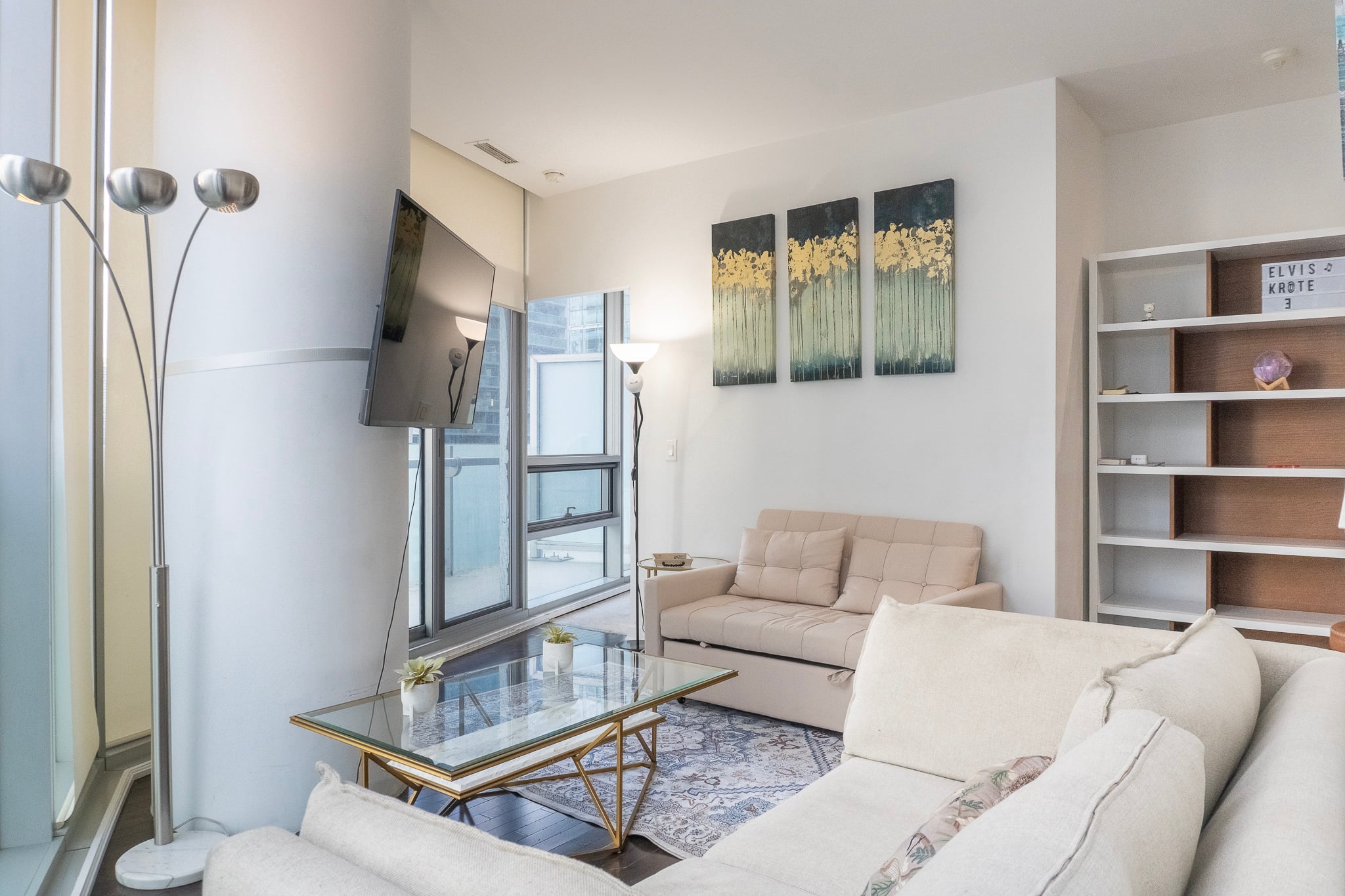 1805-2Bdr+ Den, 4-Bed, CN Tower View with parking