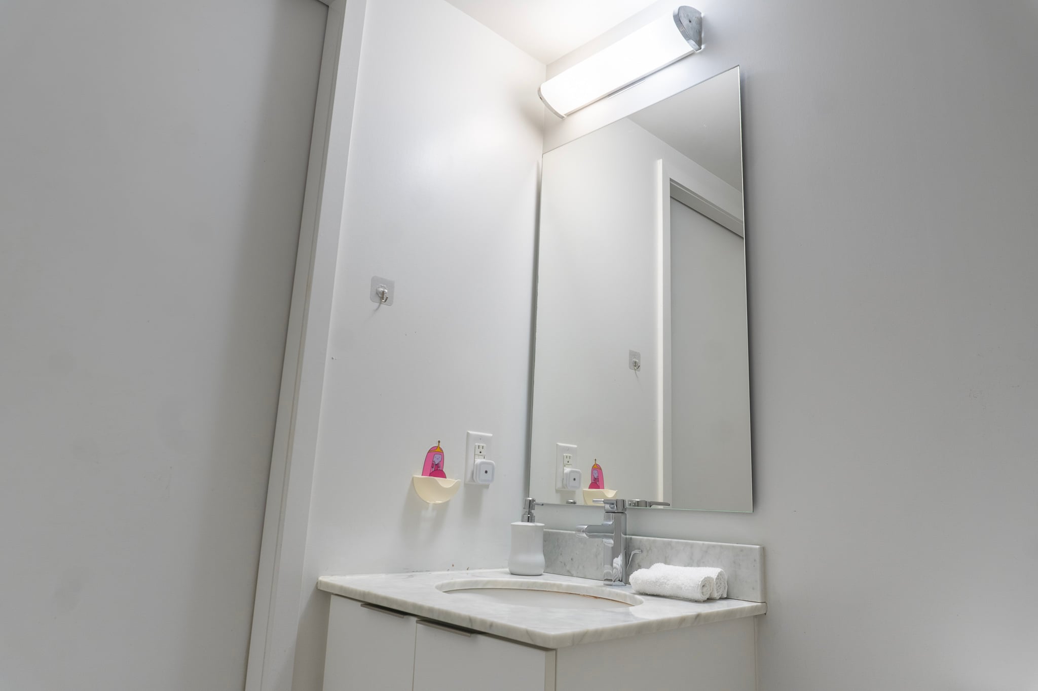 1805-2Bdr+ Den, 4-Bed, CN Tower View with parking