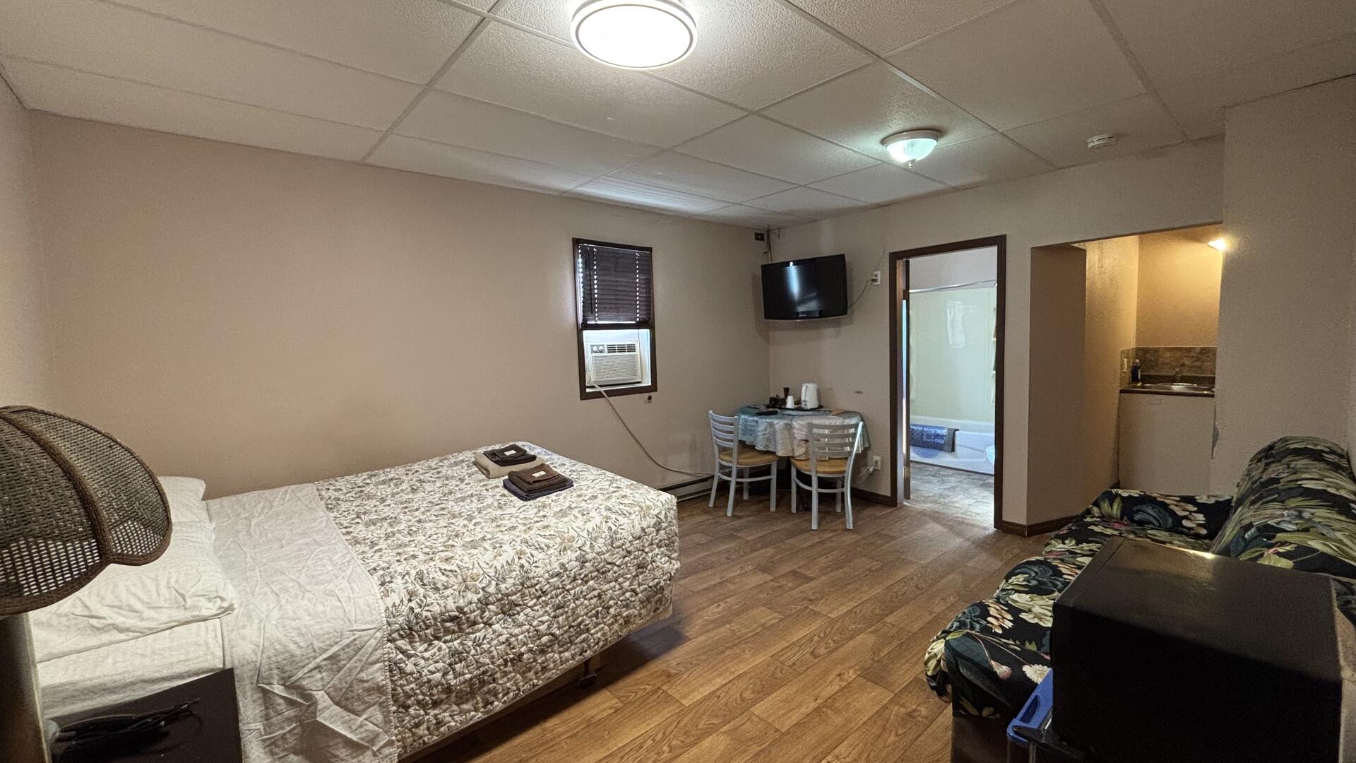 Room 6- With one Kingbed