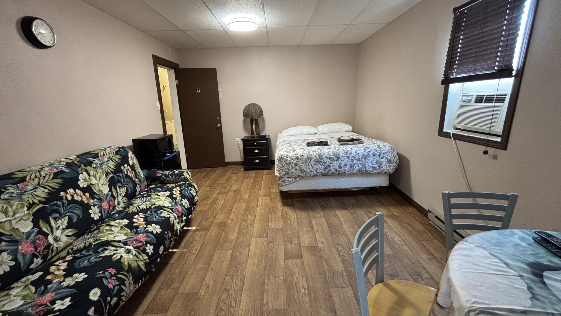 Room 6- With one Kingbed
