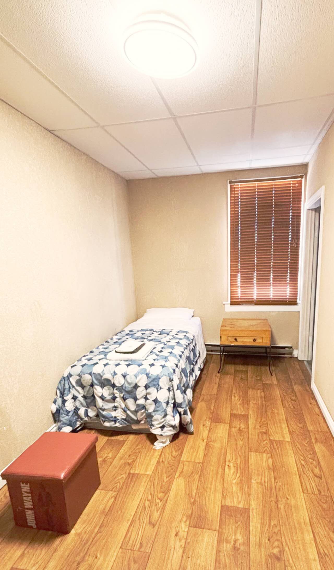 Room5- With 2 Rooms & 2 Queenbeds