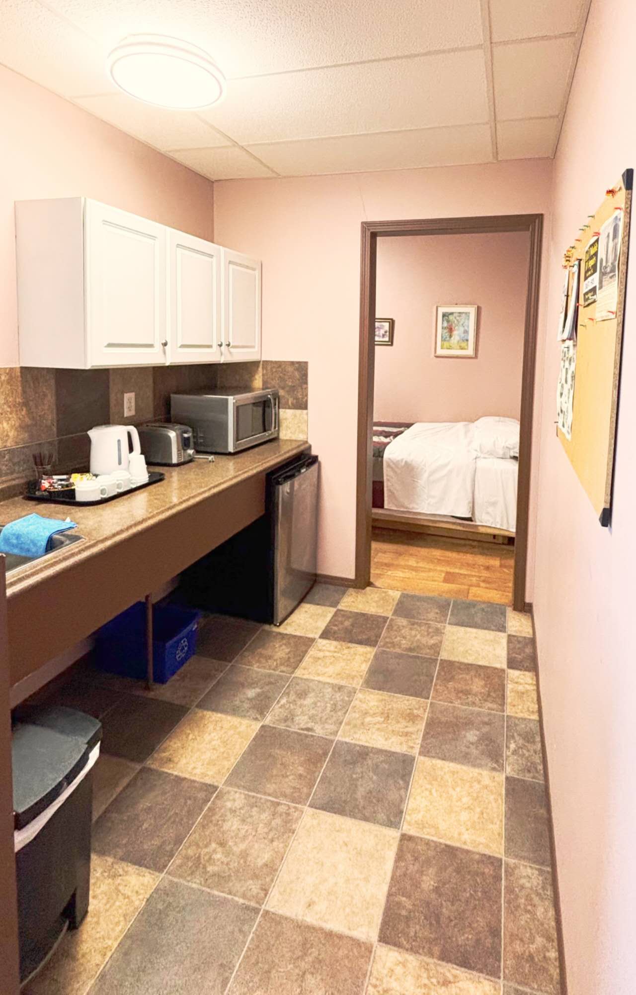 Room5- With 2 Rooms & 2 Queenbeds