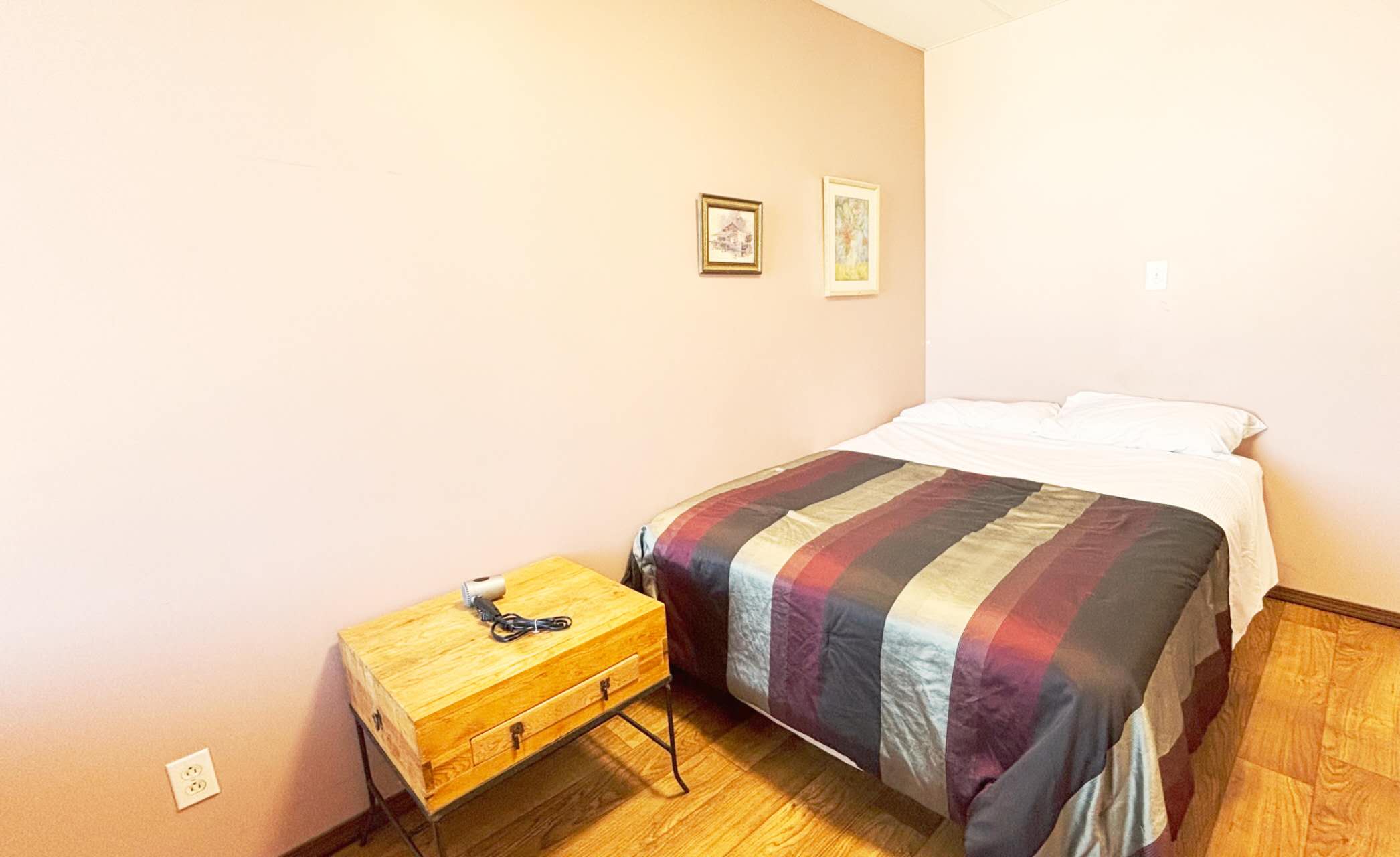Room5- With 2 Rooms & 2 Queenbeds