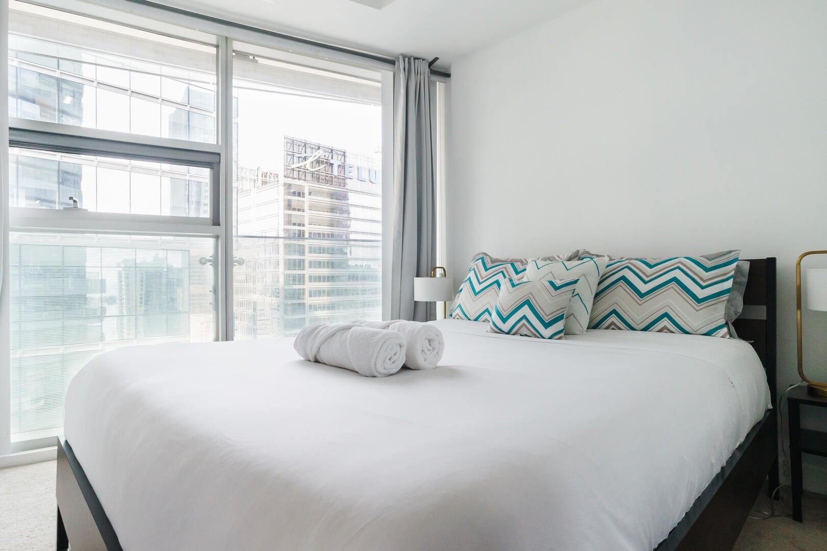 2910- 1bdr + sofabed, 1bath Scotiabank arena 