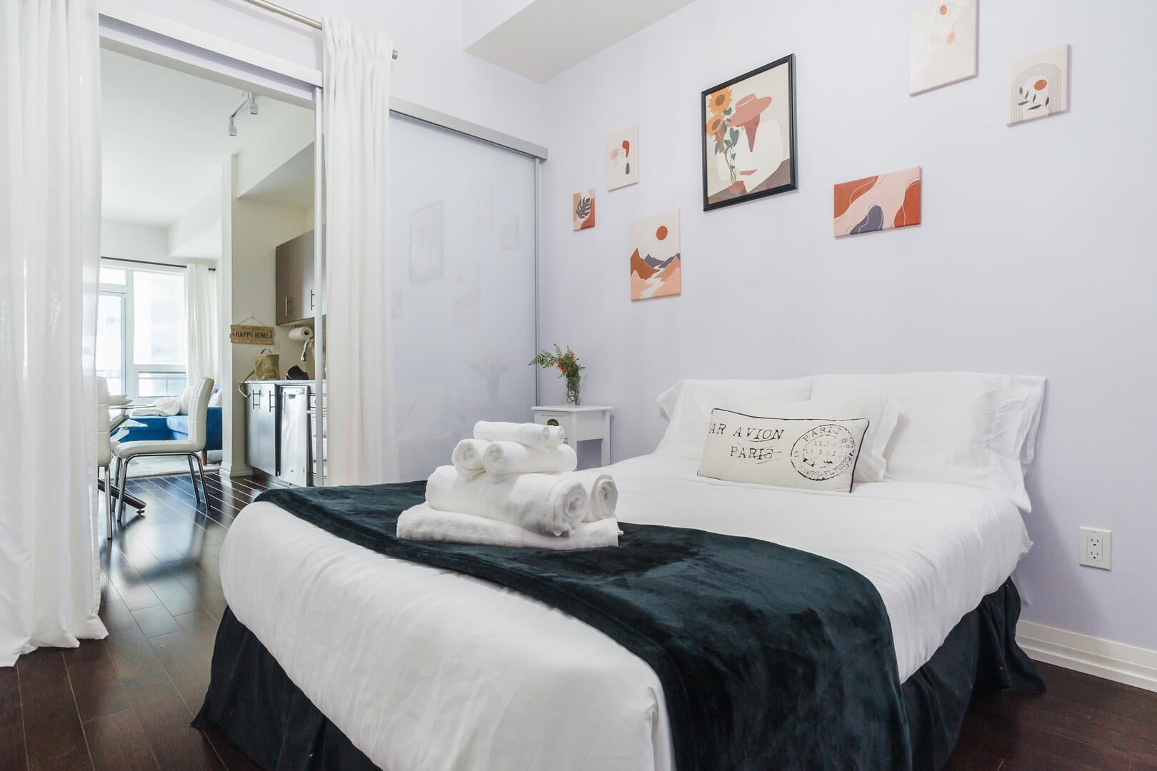 4105-Stylish Downtown Toronto Condo w/ Balcony