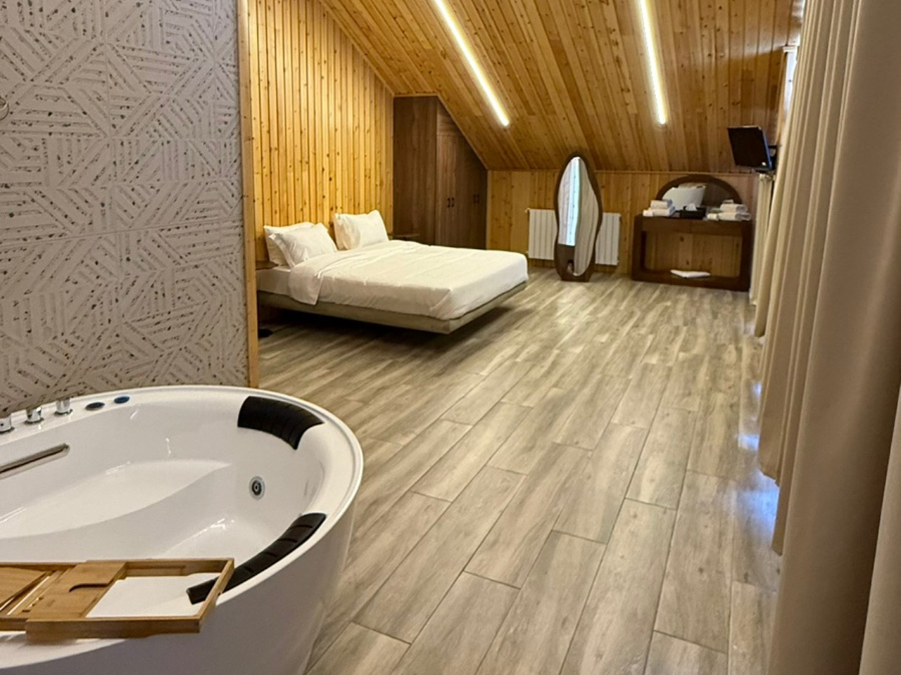 Suite #10
