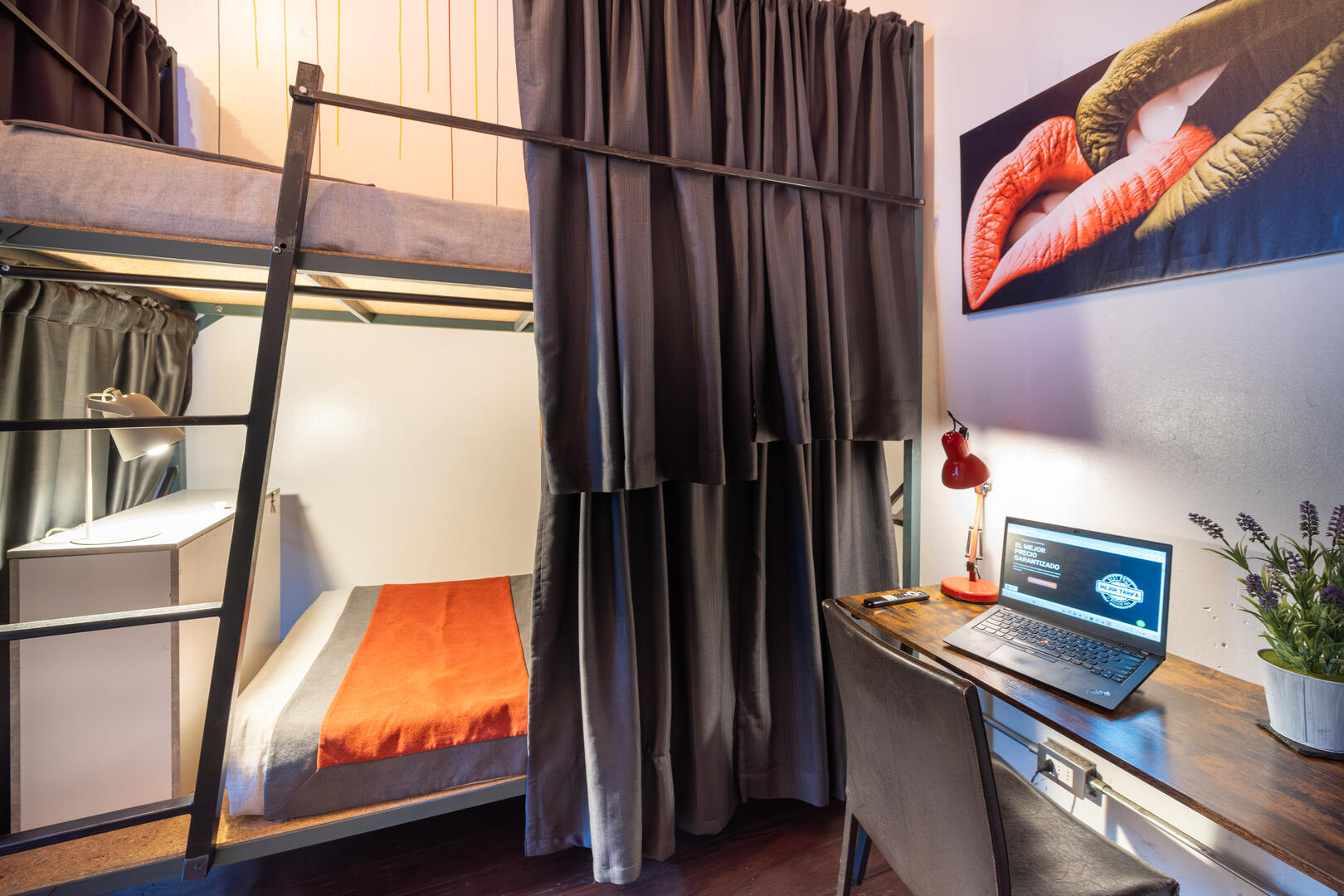 (H2) PRIVADA x2 · BAÑO COMPARTIDO · Habitación doble con 1 cama king o 2 camas individuales