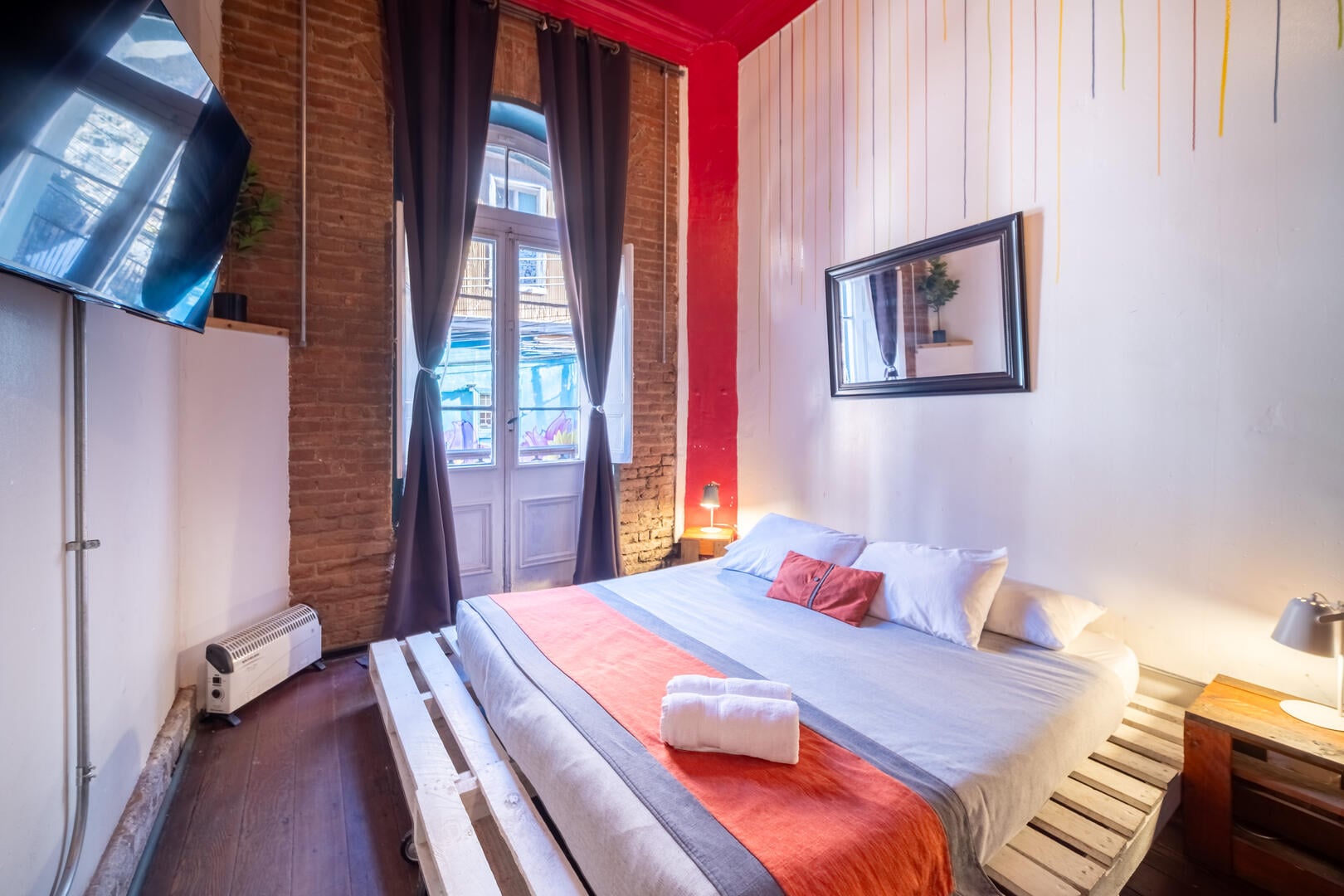 (H2) PRIVADA x2 · BAÑO COMPARTIDO · Habitación doble con 1 cama king o 2 camas individuales