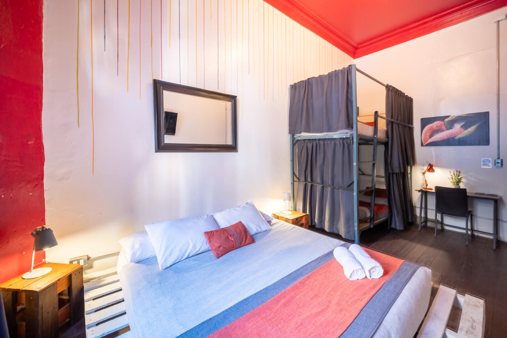 (H2) PRIVADA x2 · BAÑO COMPARTIDO · Habitación doble con 1 cama king o 2 camas individuales